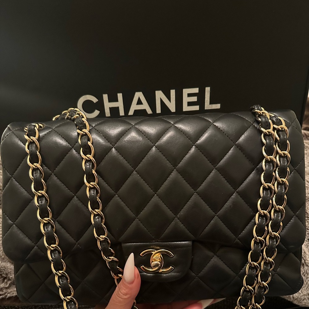 Jumbo Classic Chanel Double Flap